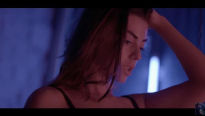 "Parcă m-aş uita la un film porno". Melodia Carla's Dreams, "Sub pielea mea", în vizorul autorităţilor din România