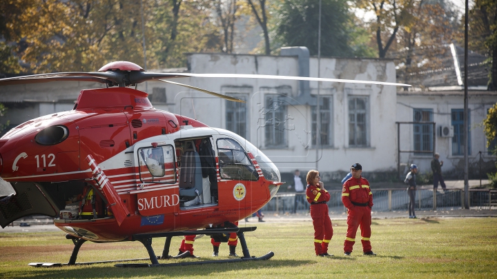 INTERVENŢIE SMURD! O femeie în stare gravă a fost transportată de urgenţă în Capitală (VIDEO)