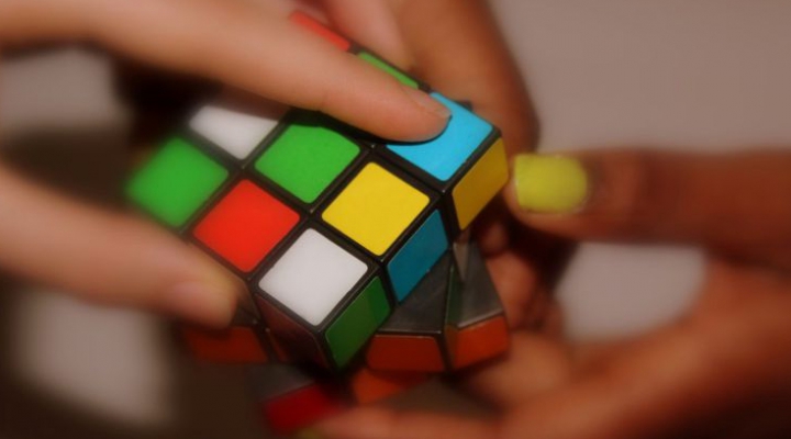 Descoperă secretul! Cea mai simplă metodă de a rezolva cubul Rubik