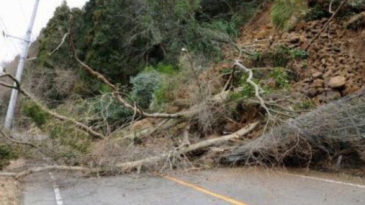 DEZASTRU! Cel puţin 13 persoane au murit, iar alte 20 au fost rănite în urma unei alunecări de teren