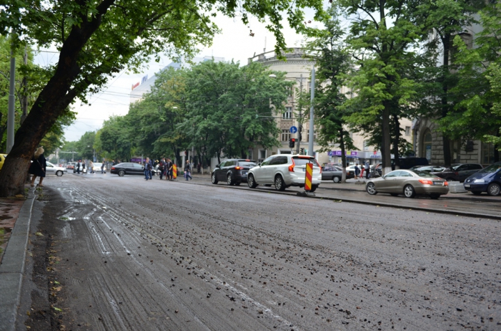 Lucrări de reconstrucție pe bd. Ștefan cel Mare. PRECIZĂRILE Primăriei Chişinău (FOTO)