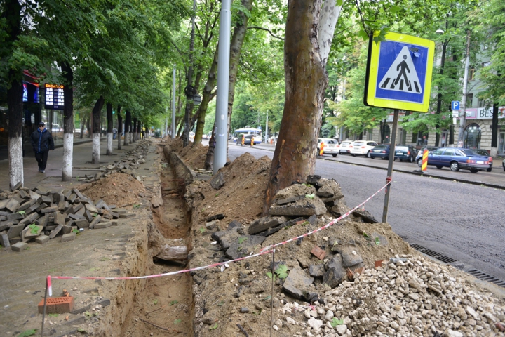 Lucrări de reconstrucție pe bd. Ștefan cel Mare. PRECIZĂRILE Primăriei Chişinău (FOTO)