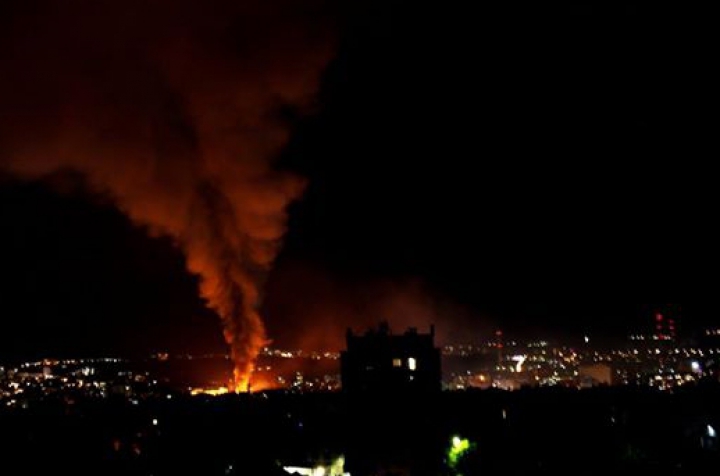 INCENDIU DEVASTATOR în Capitală. Un magazin de construcții din Piaţa Centrală A LUAT FOC (FOTO/VIDEO)