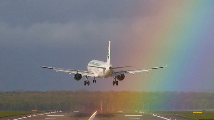 Pilotul și-a demonstrat măiestria. Aterizare spectaculoasă pe un aeroport din Dusseldorf (VIDEO)