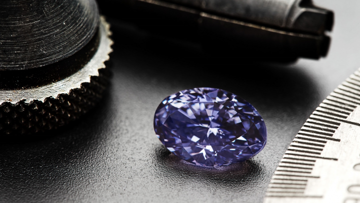 ULUITOR! Un extraordinar diamant violet de 2,83 carate a fost prezentat în Australia