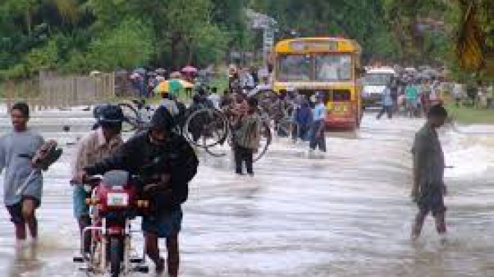 Inundaţii în Sri Lanka! Circa 200.000 de locuitori ai capitalei Colombo fug din calea apelor