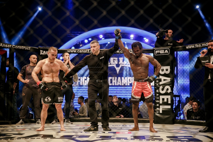 SPECTACOL şi LOVITURI DEVASTATOARE la turneul de MMA de la Chişinău (FOTOREPORT)