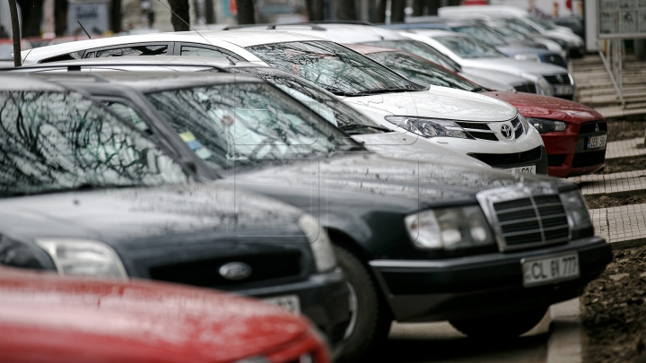 Au parcat mașinele neregulamentar! La întoarcere au rămas ȘOCAȚI de cele văzute (FOTO)