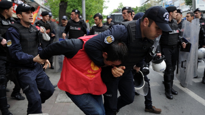 Proteste violente, în Istanbul: Zeci de manifestanți au fost arestați (FOTO)