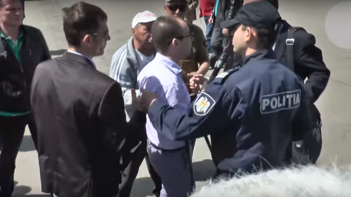 Adepții Platformei DA AU LOVIT ŞI AU BRUSCAT jurnaliştii de la Today.md (VIDEO)