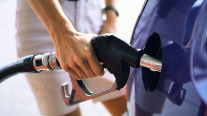 Criză de carburanți în Franța, înainte de Euro 2016. Cozile se măresc de la o zi la alta