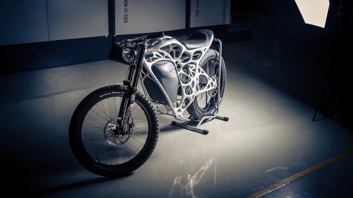 Airbus a prezentat o motocicletă electrică, imprimată 3D. Preţul acesteia este FABULOS (VIDEO)