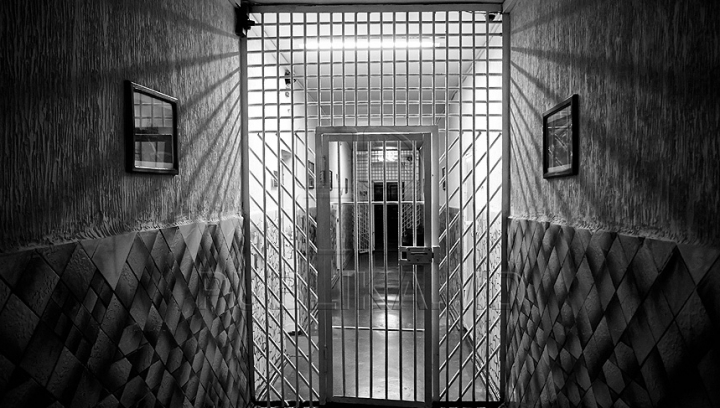 Transporta moldoveni în UE în butoaie cu vin. Capul afacerii a fost condamnat la închisoare