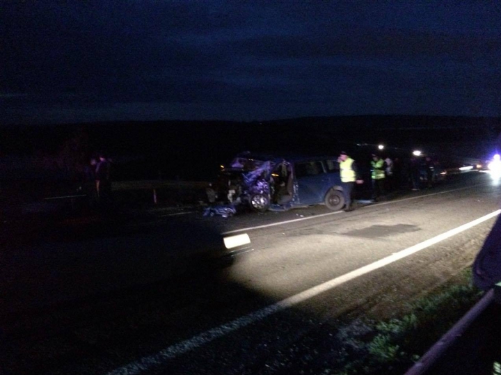 CARNAGIU pe traseul Leuşeni! Trei persoane AU MURIT în urma unui GRAV ACCIDENT RUTIER (IMAGINI ŞOCANTE)