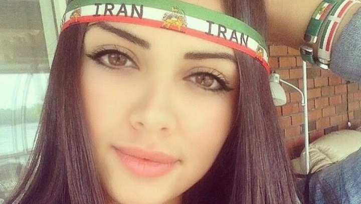 Fără hijab pe Instagram? Opt femei au fost arestate pentru modelling în Iran