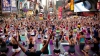 INEDIT! Mii de oameni fac yoga în Times Square din New York cu ocazia solstițiului de vară (VIDEO)