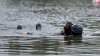 ÎNGHIŢIT DE APE! Un tânăr s-a înecat într-un lac din parcul Valea Trandafirilor 