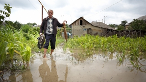 CONSECINŢELE PLOII TORENŢIALE de aseară. Care este situaţia în raioanele ţării