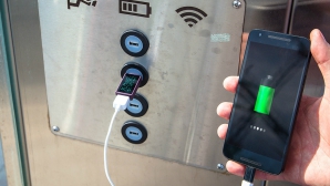 Încărcătorul care îți protejează telefonul de viruși