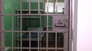 Trei persoane au fost reţinute pentru 72 de ore în urma percheziţiilor efectuate la STI