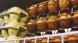 Postul scade preţurile! Cu cât s-au ieftinit produsele lactate şi ouăle