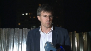 DECLARAŢII EXCLUSIVE. Chirtoacă a venit la locul unde o clădire RISCĂ SĂ SE PRĂBUŞEASCĂ