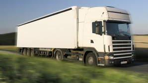 ATENŢIE! Poliţiştii îi opresc pe șoferii de camioane. RESTRICȚIA CARE TREBUIE RESPECTATĂ DE TOȚI