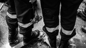 Covor din flori şi lumânări. Eroii SMURD căzuți la Cantemir, comemorați în întreaga țară