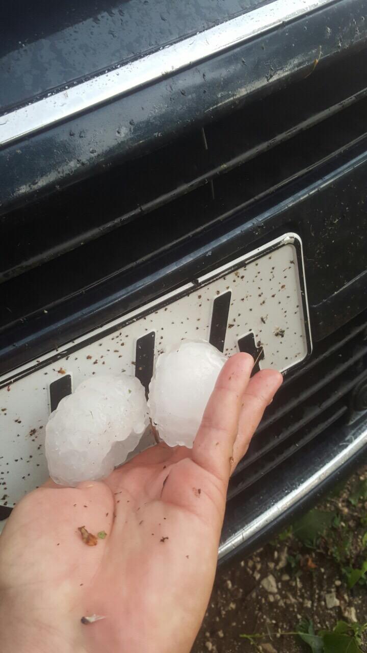 DEZASTRU la Ungheni! GRINDINA CÂT OUL DE GÂINĂ a făcut prăpăd. Localnicii, în STARE DE ȘOC (FOTO/VIDEO)