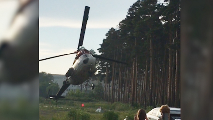 MOMENTUL PRĂBUŞIRII unui elicopter în Ekaterinburg a fost surprins de un martor ocular (VIDEO)