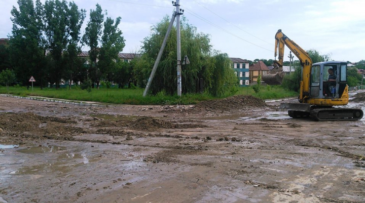 După ploaia de aseară, satul Cojuşna arată ca DUPĂ RĂZBOI (FOTO)