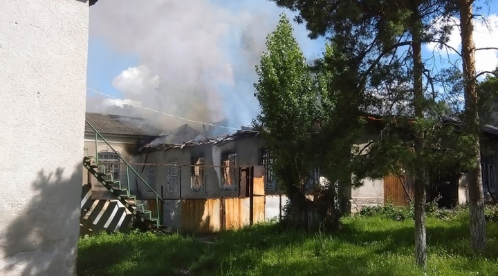 INCENDIU GRAV la Soroca. Arde Colegiul Tehnic Agricol (FOTO)