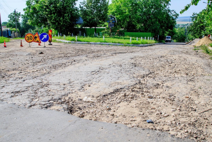 Drumurile din trei sectoare din oraşul Orhei intră în reparaţie capitală (FOTO)