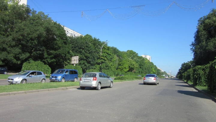 Panourile publicitare de pe bulevardul Dacia din Capitală, DEMONTATE (FOTO)