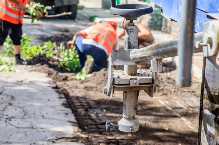 Drumurile din trei sectoare din oraşul Orhei intră în reparaţie capitală (FOTO)