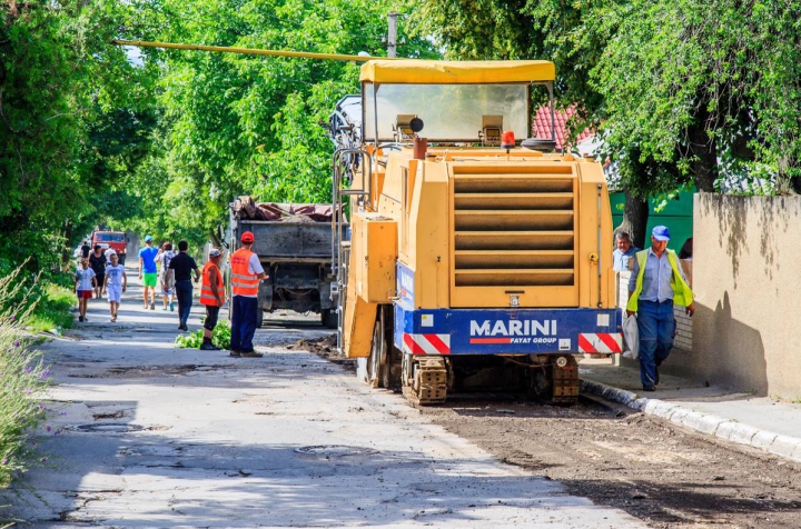 Drumurile din trei sectoare din oraşul Orhei intră în reparaţie capitală (FOTO)