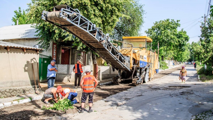 Drumurile din trei sectoare din oraşul Orhei intră în reparaţie capitală (FOTO)