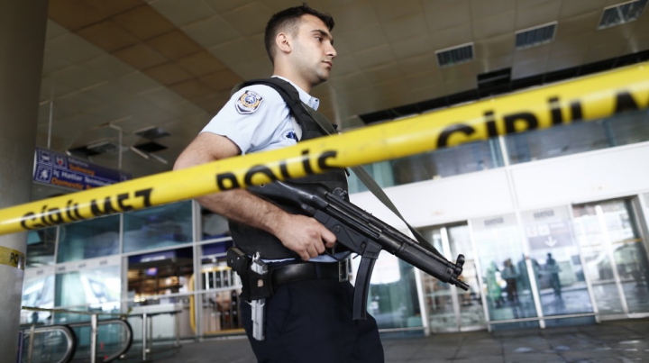 Turcia, sub semnul terorii! Cum arată aeroportul Ataturk în urma atentatelor de aseară (FOTO)