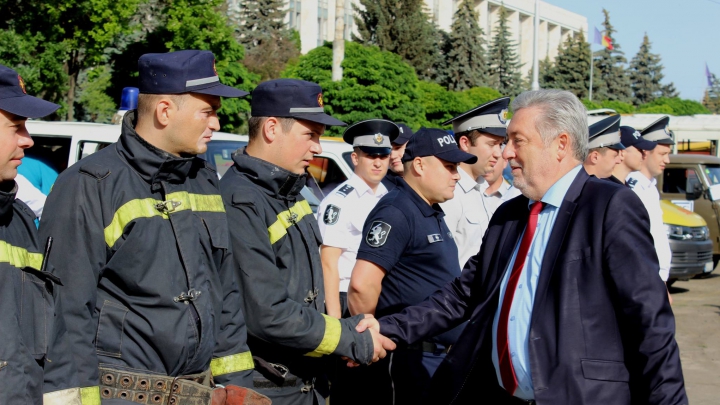 Un autobuz S-A RĂSTURNAT pe şoseaua Balcani. Zeci de pompieri au intervenit (VIDEO/FOTO)