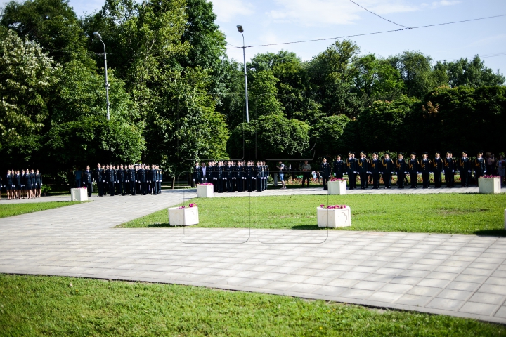 EMOŢII MARI! Cum au depus jurământul frumoasele absolvente ale Academiei Militare (FOTOREPORT)