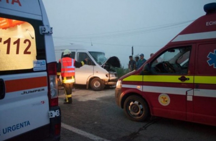 DETALII în cazul microbuzului din Moldova implicat în accidentul din România (FOTO)