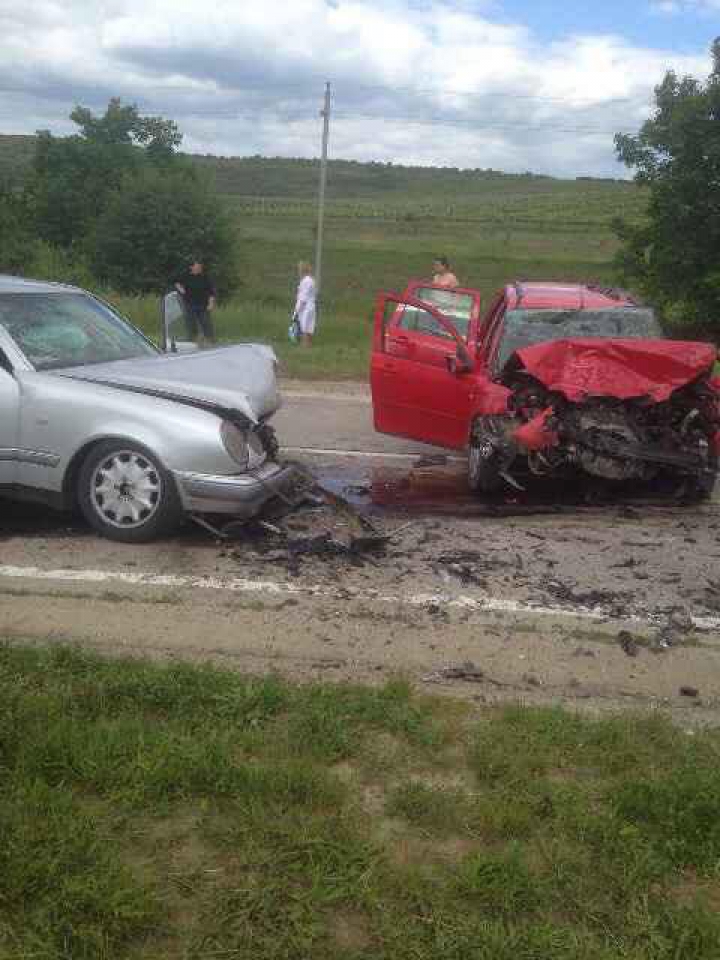 ACCIDENT GROAZNIC la Străşeni. O persoană A MURIT, iar altele trei au fost rănite (FOTO)