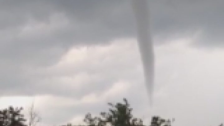 TORNADĂ în România! Fenomenul extrem a făcut RAVAGII în oraşul Niculiţel (VIDEO)