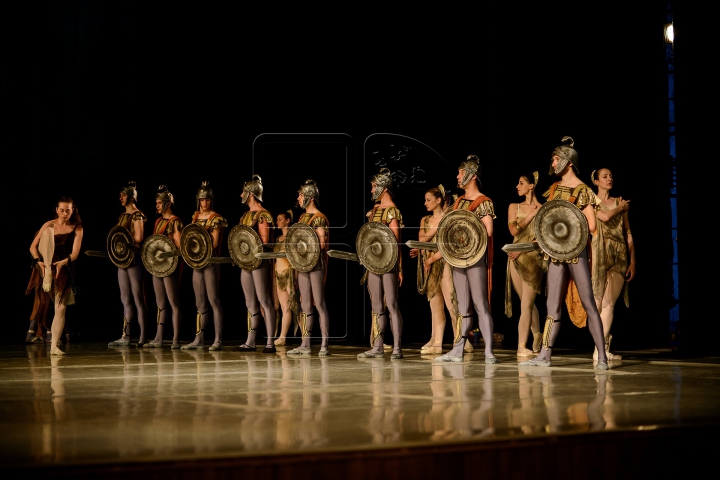 PREMIERĂ DE EXCEPŢIE la Chişinău! Teatrul de Operă şi Balet prezintă spectacolul "Spartacus" (FOTO)