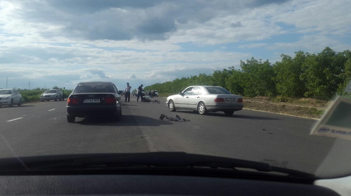 ZI NEAGRĂ! Un motociclist a murit în urma unui ACCIDENT TERIBIL în apropiere de Cojuşna (FOTO)