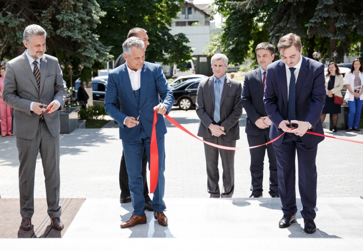 Condiții europene la Institutul Mamei și Copilului. A fost inaugurată intrarea principală a instituției (FOTOREPORT)