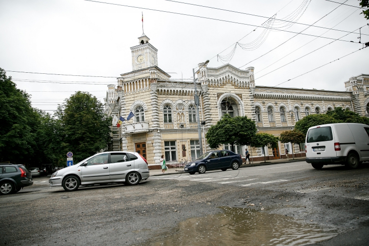 Cum arată unele tronsoane de drum de pe Bulevardul Ștefan cel Mare după reparații (FOTOREPORT)