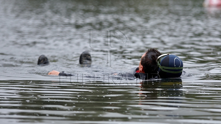 ÎNGHIŢIT DE APE! Un tânăr s-a înecat într-un lac din parcul Valea Trandafirilor 