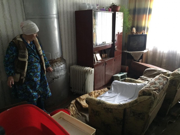 POTOP la Ceadîr-Lunga. Ploile torenţiale au afectat 52 de gospodării, 21 persoane au fost evacuate (FOTOREPORT)