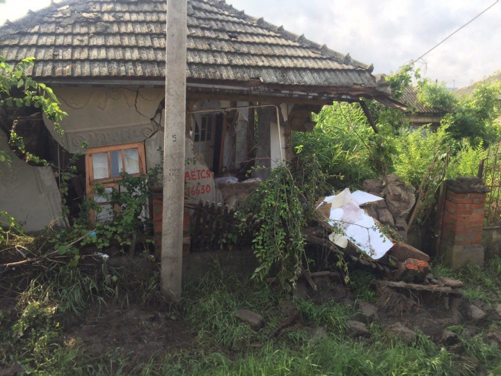 POTOP la Ceadîr-Lunga. Ploile torenţiale au afectat 52 de gospodării, 21 persoane au fost evacuate (FOTOREPORT)